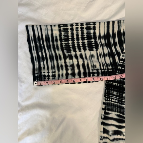 Chico’s Women’s Black & White Beautiful Blouse ~ Size 2 - Picture 10 of 11